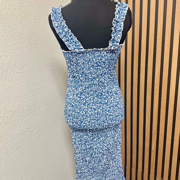 Blue Floral super stretchy smocked Midi Dress - Picture 3 of 6